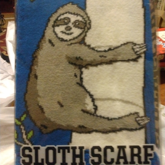 Archie Mcphee Sloth Scarf - Picture 4 of 4